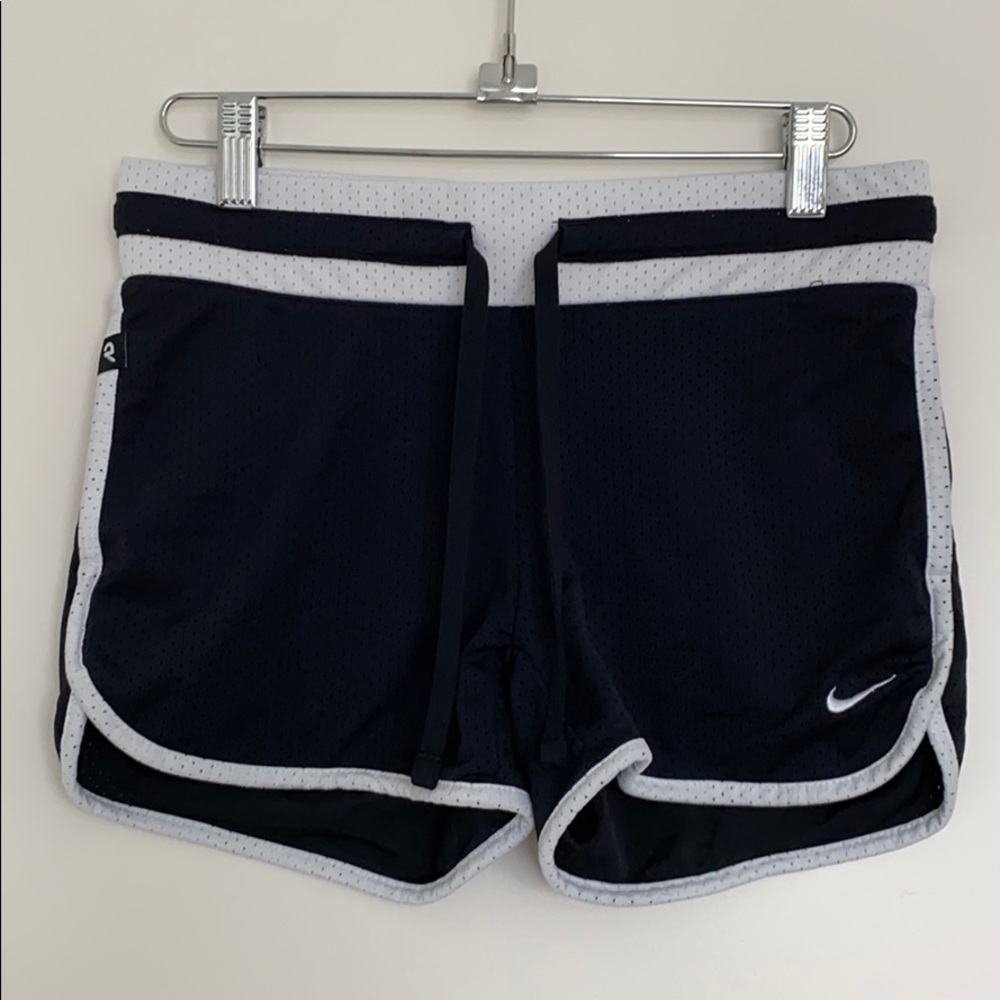 Nike Shorts 🍑 🖤🤍